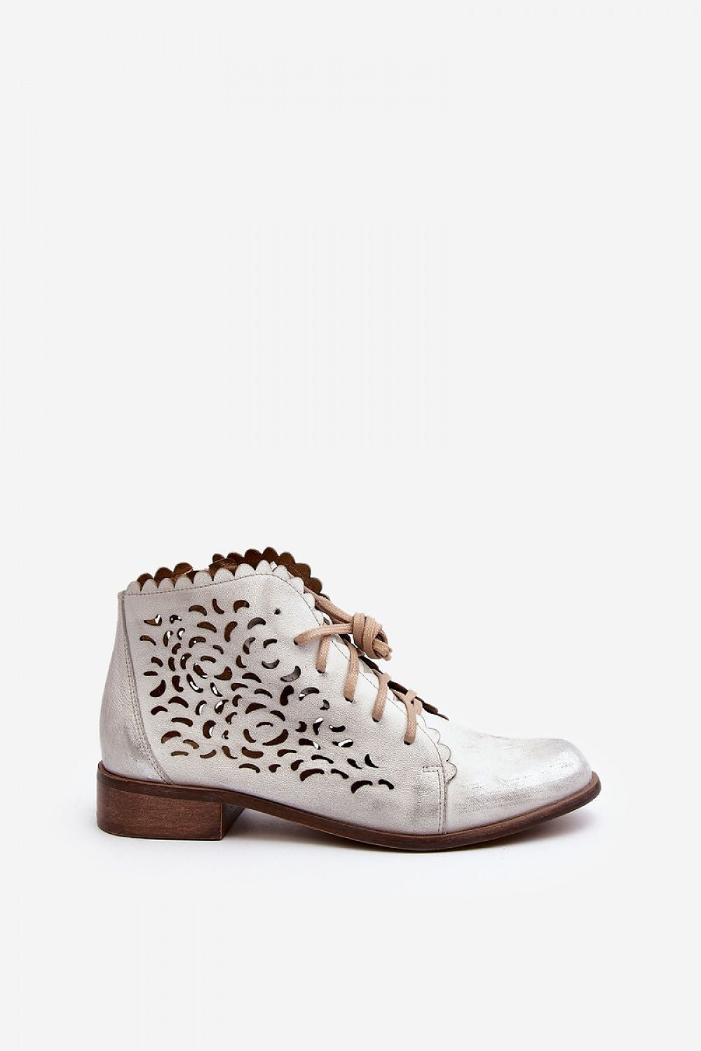 Batai model 191868 Step in style