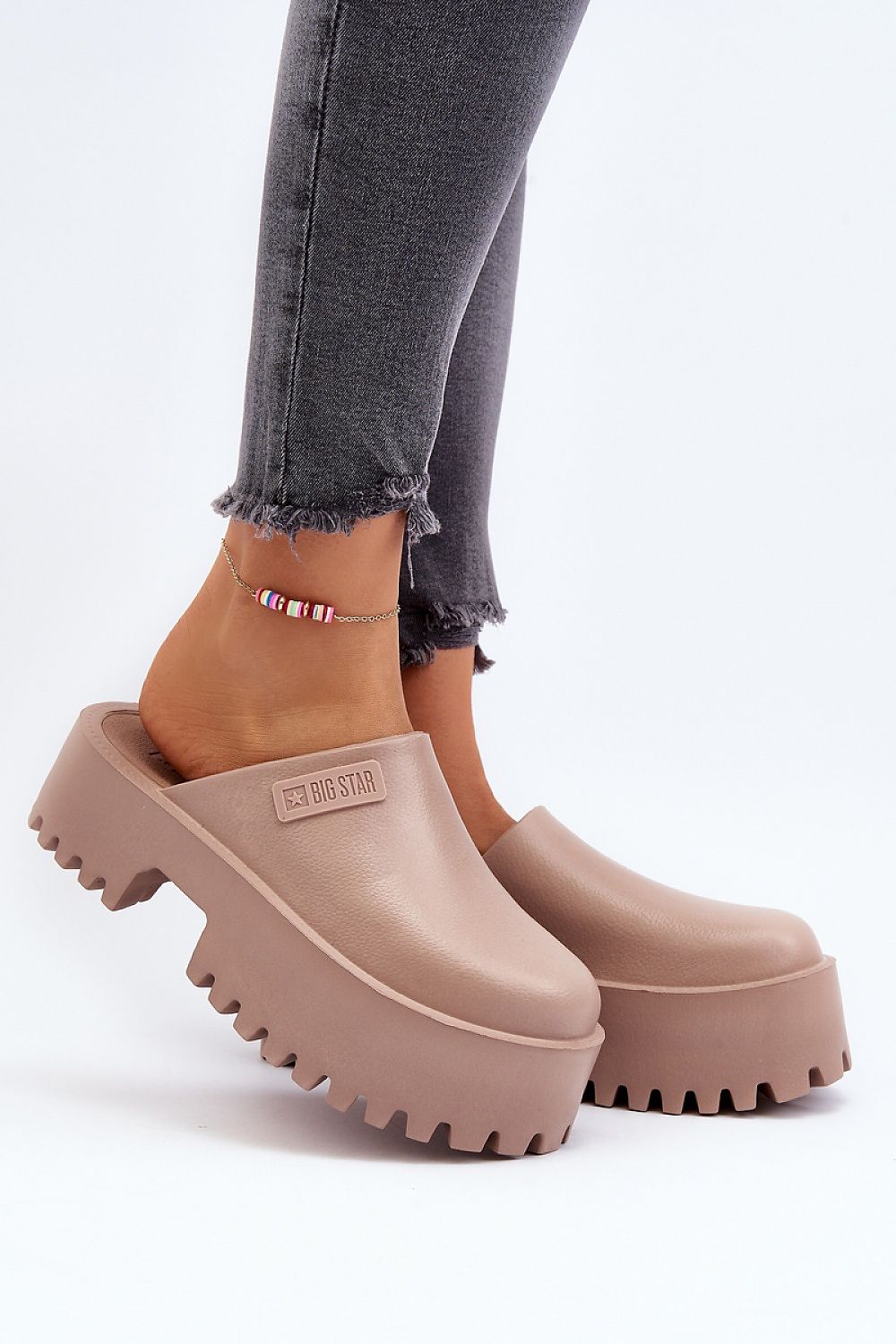 Šlepetės model 194120 Step in style