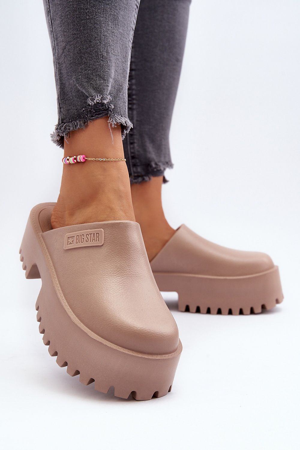 Šlepetės model 194120 Step in style