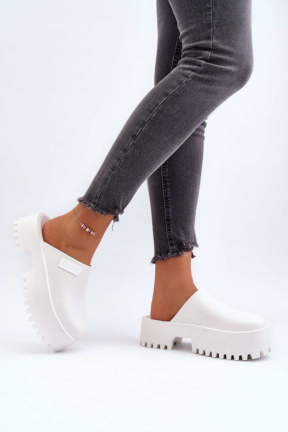 Šlepetės model 194121 Step in style