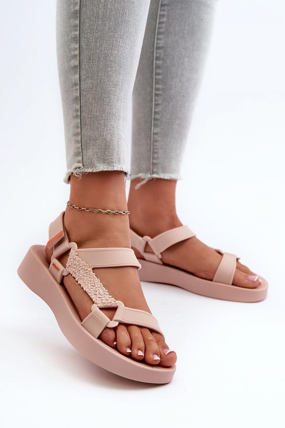 Sandalai model 197576 Step in style
