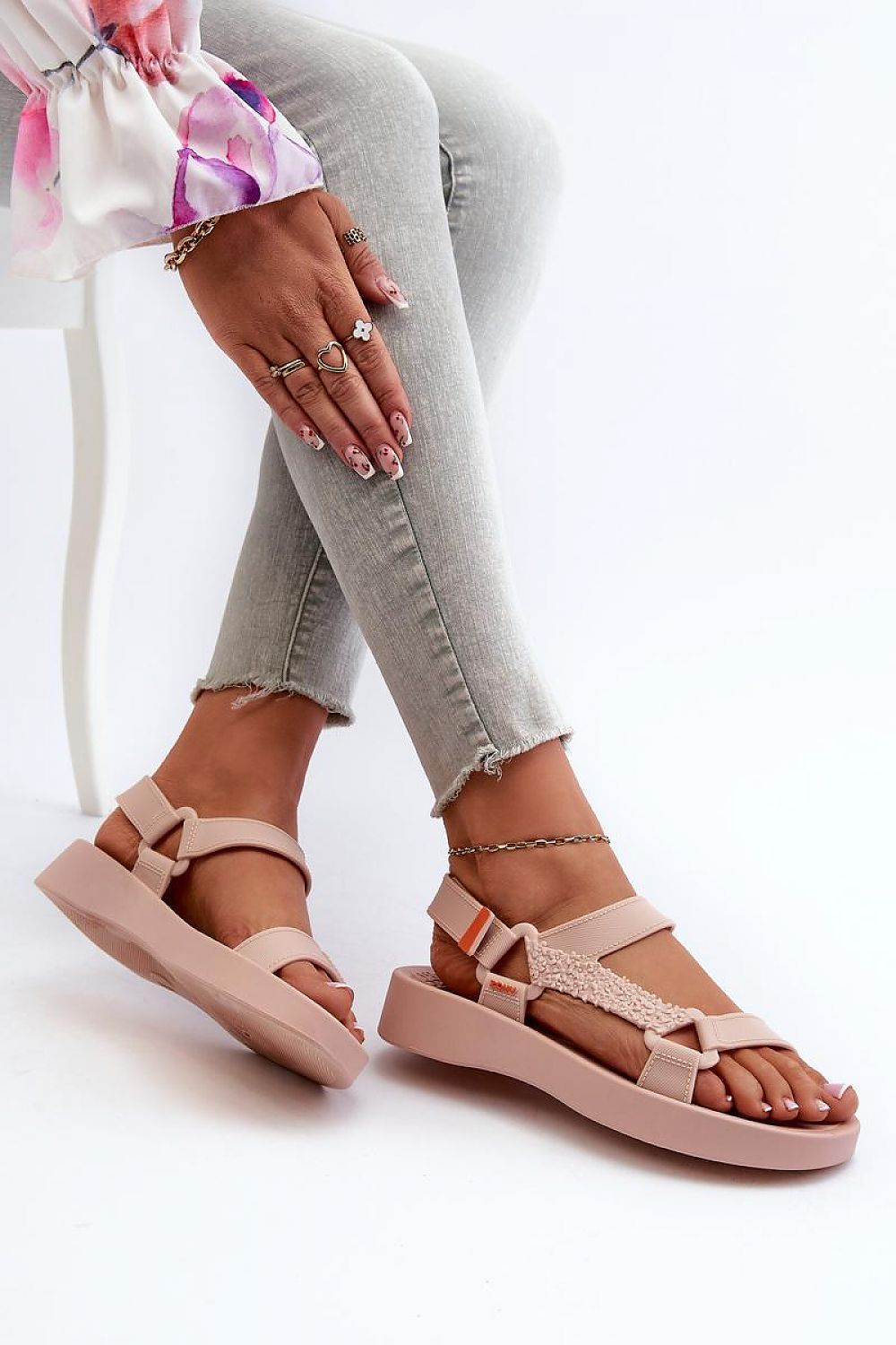 Sandalai model 197576 Step in style