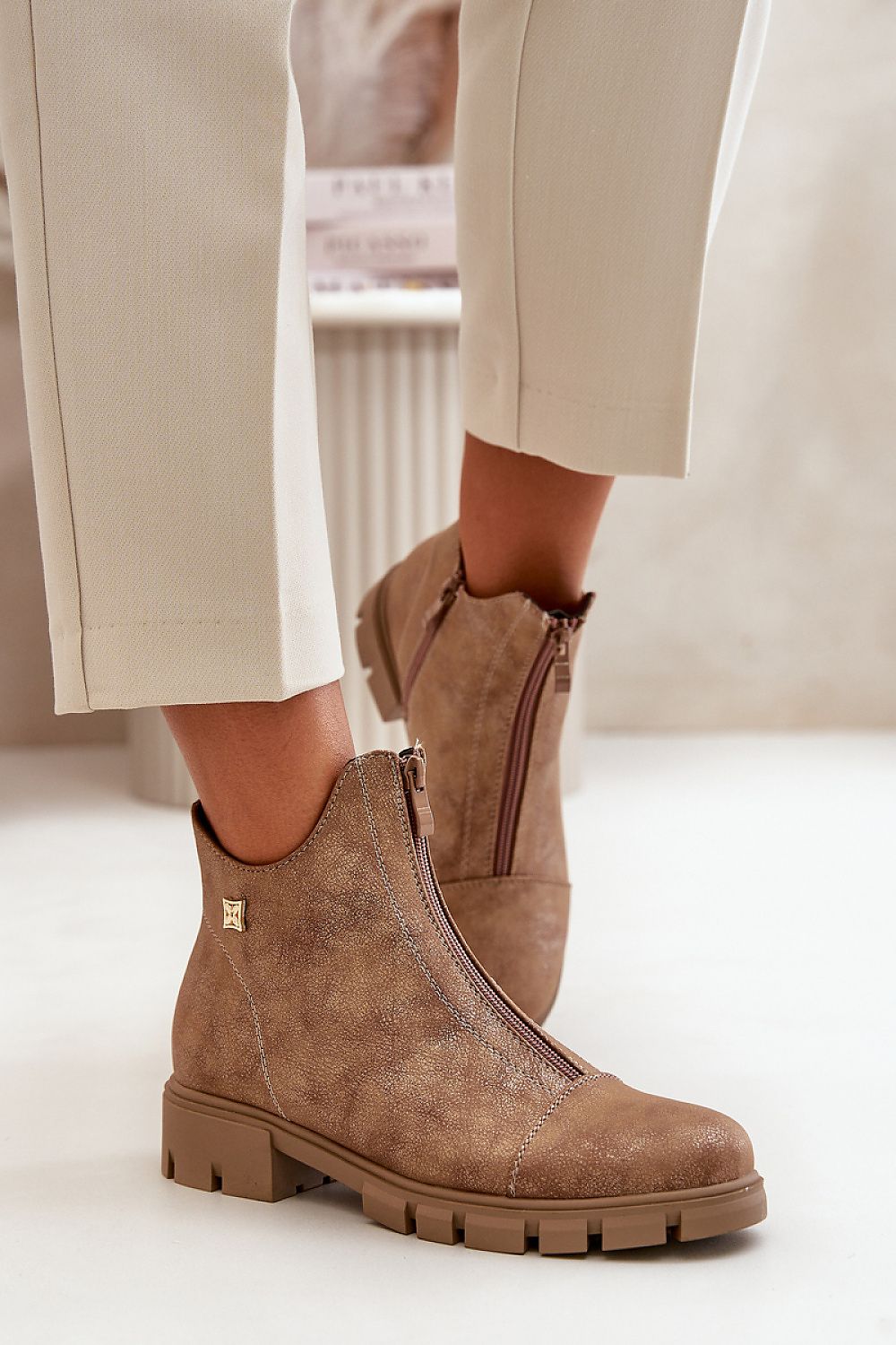 Batai model 199308 Step in style