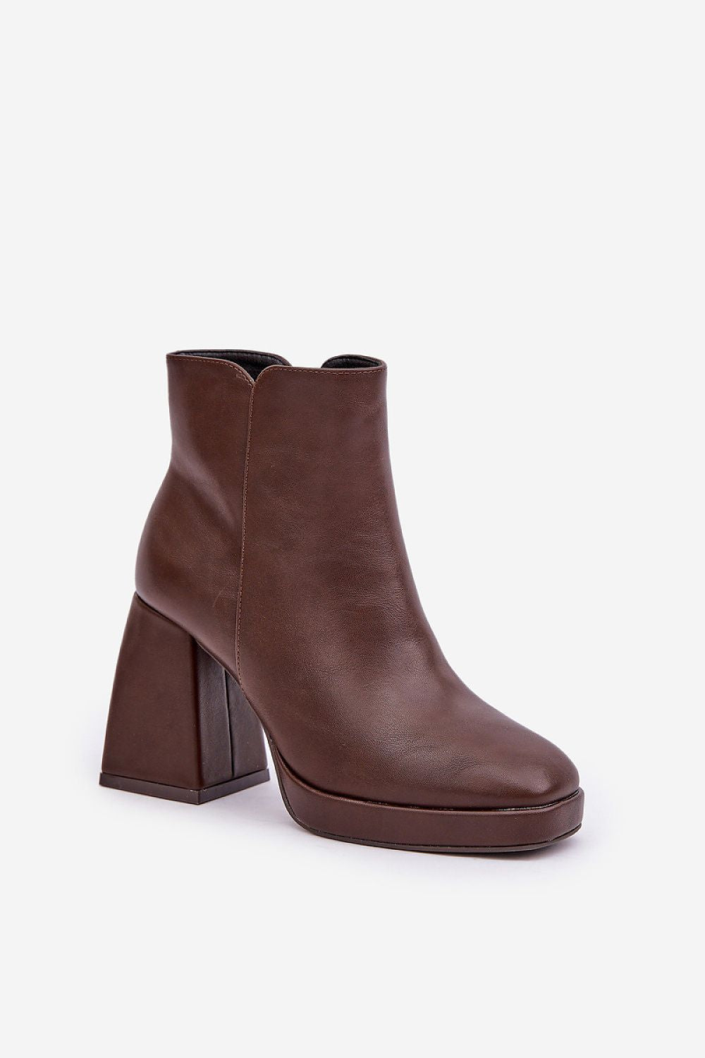 Batai su kulnu model 204675 Step in style