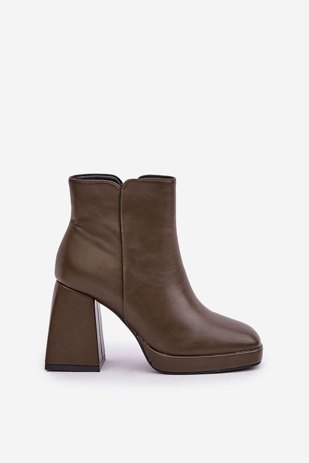 Batai su kulnu model 204677 Step in style