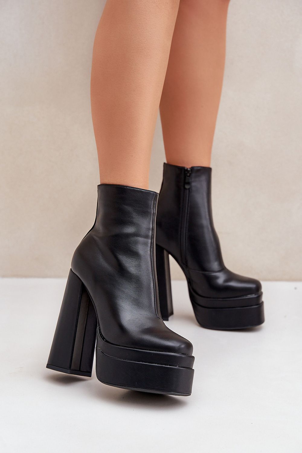 Batai su kulnu model 204691 Step in style