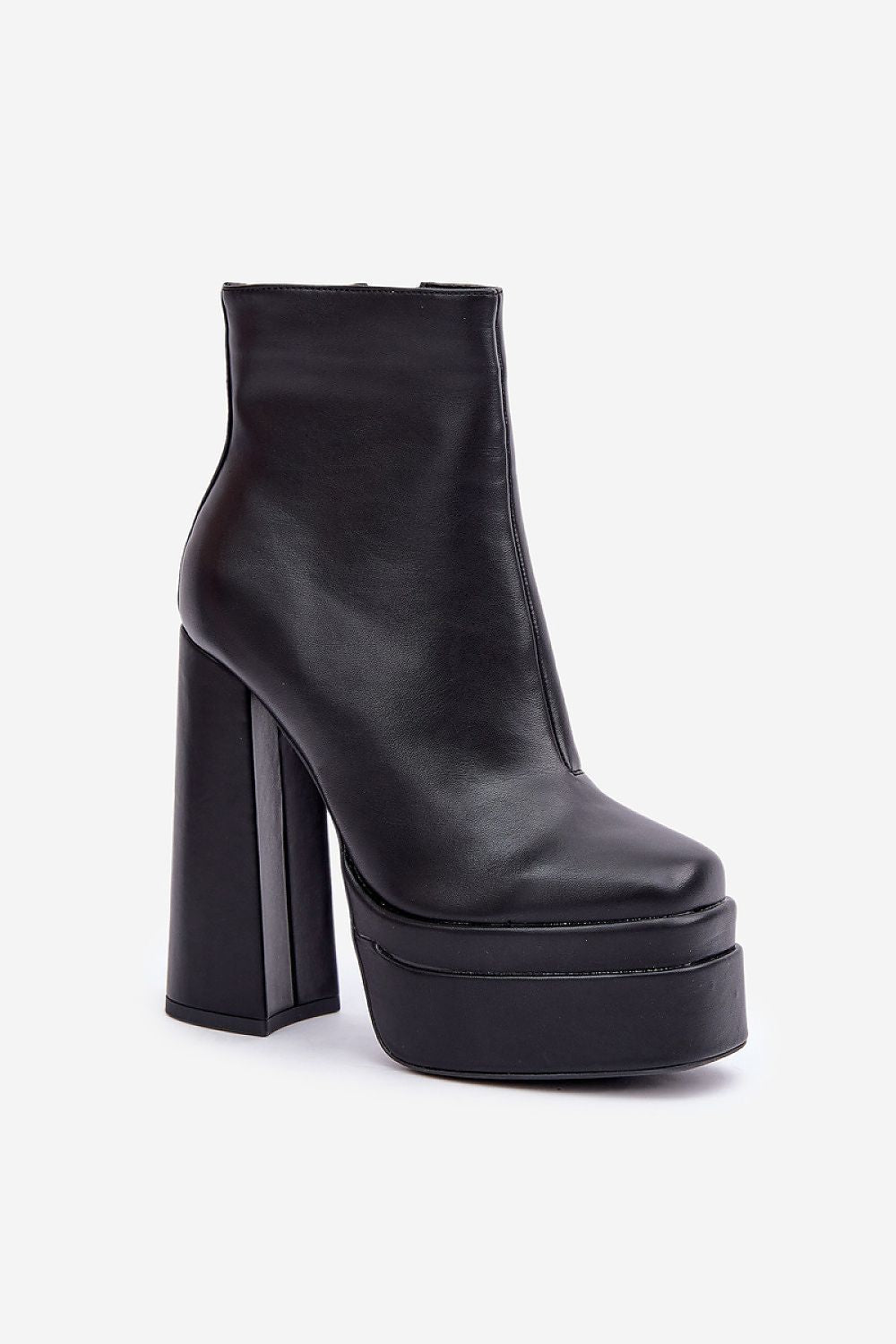 Batai su kulnu model 204691 Step in style