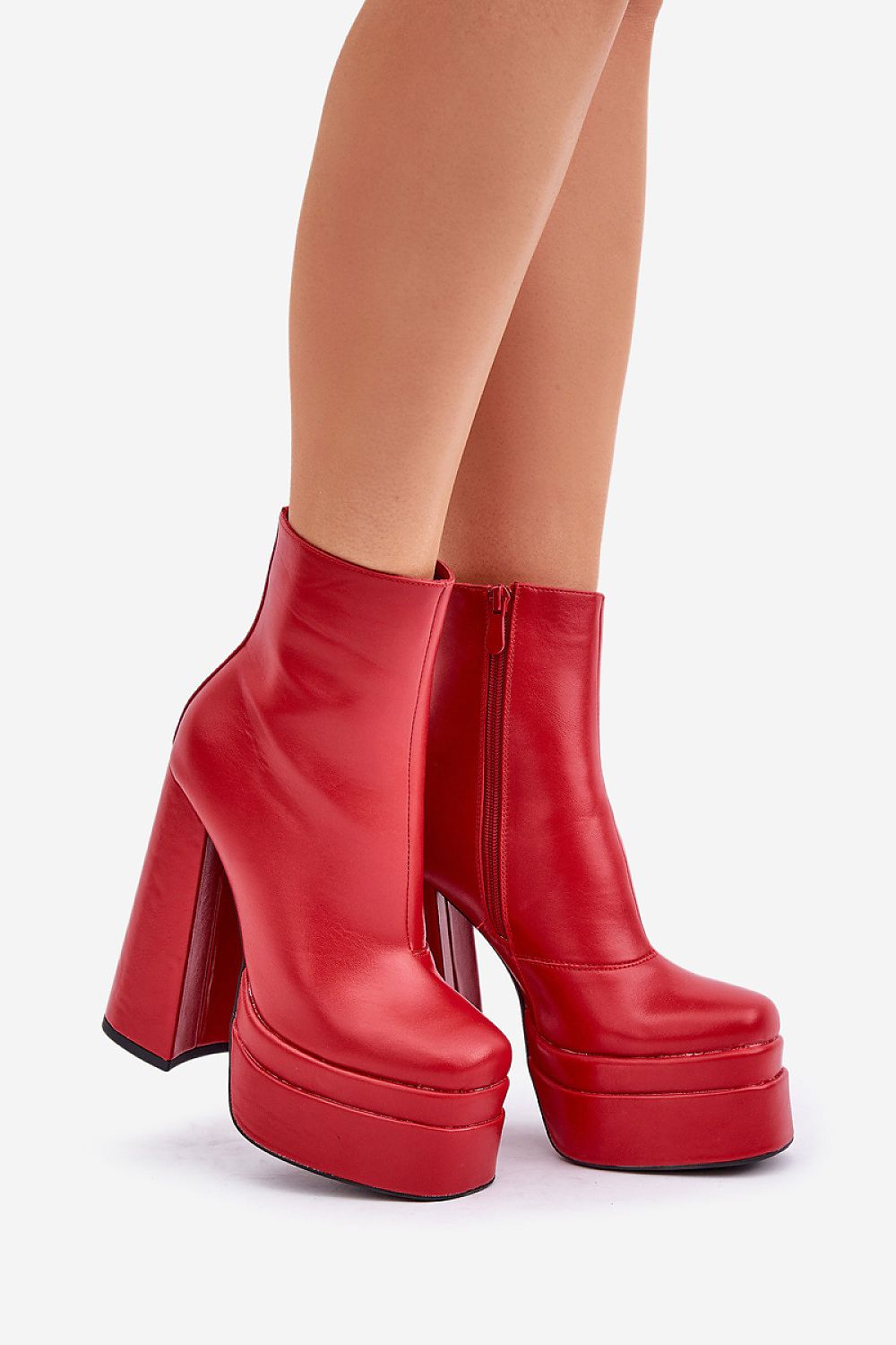 Batai su kulnu model 204693 Step in style