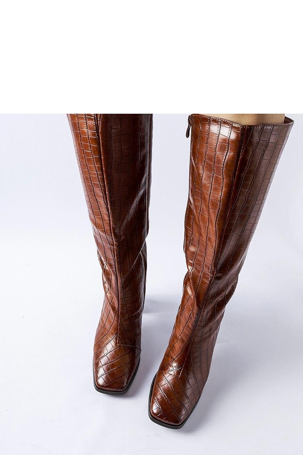 Batai su kulnu model 204729 Solea