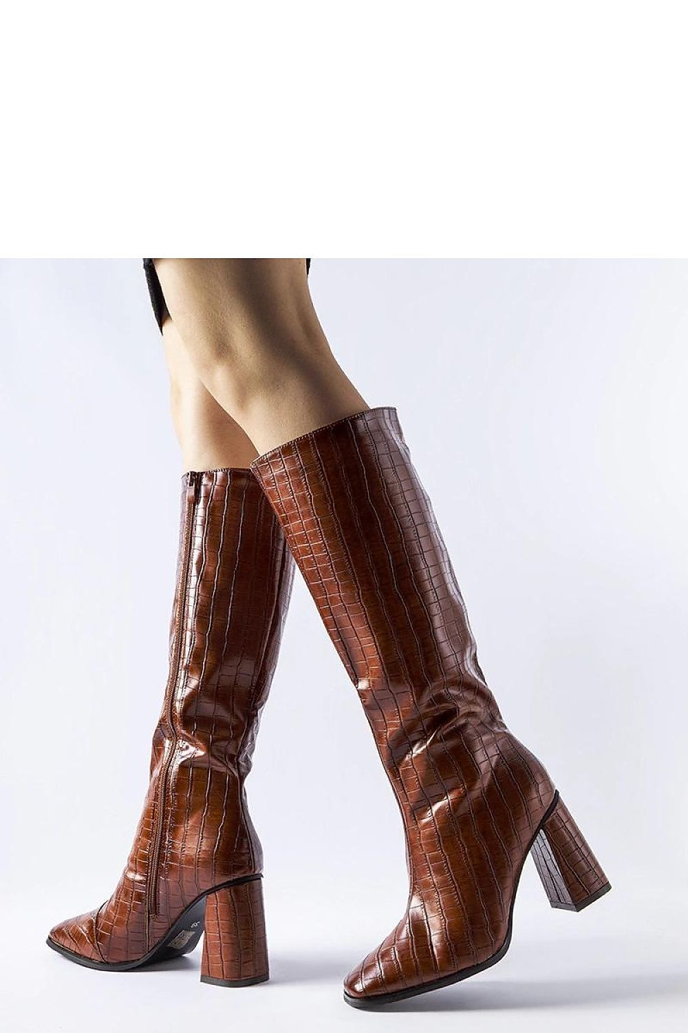 Batai su kulnu model 204729 Solea