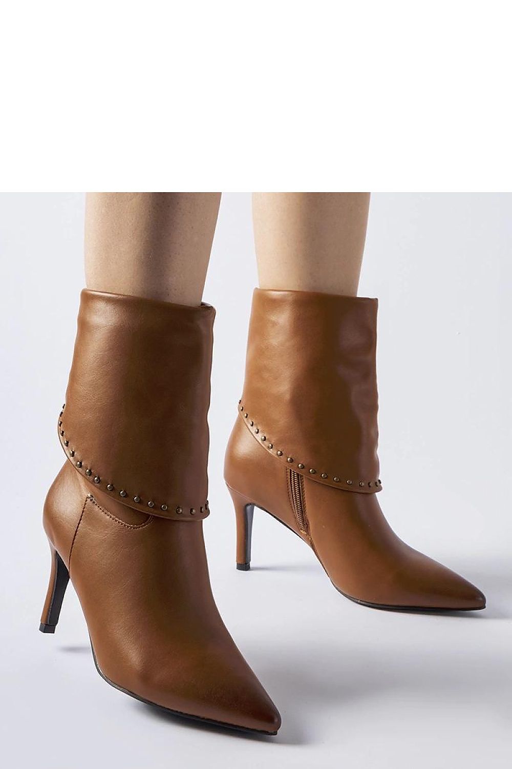 Batai su kulnu model 204734 Solea