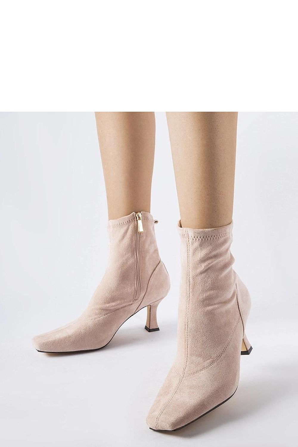 Batai su kulnu model 204738 Solea