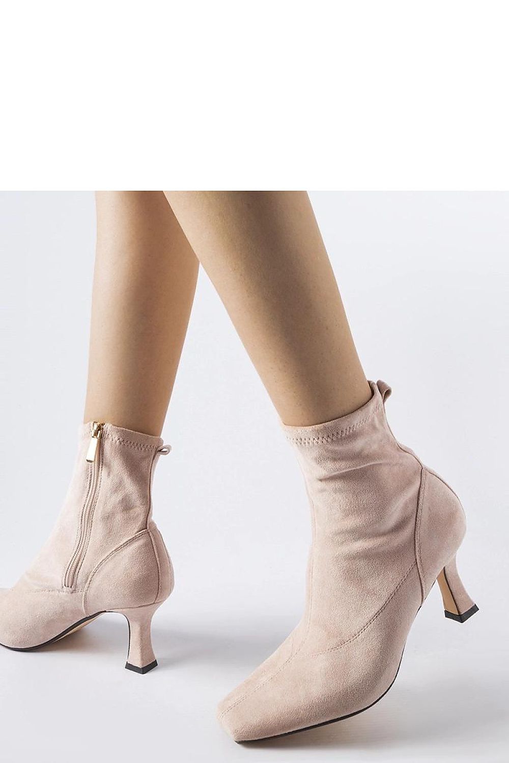 Batai su kulnu model 204738 Solea