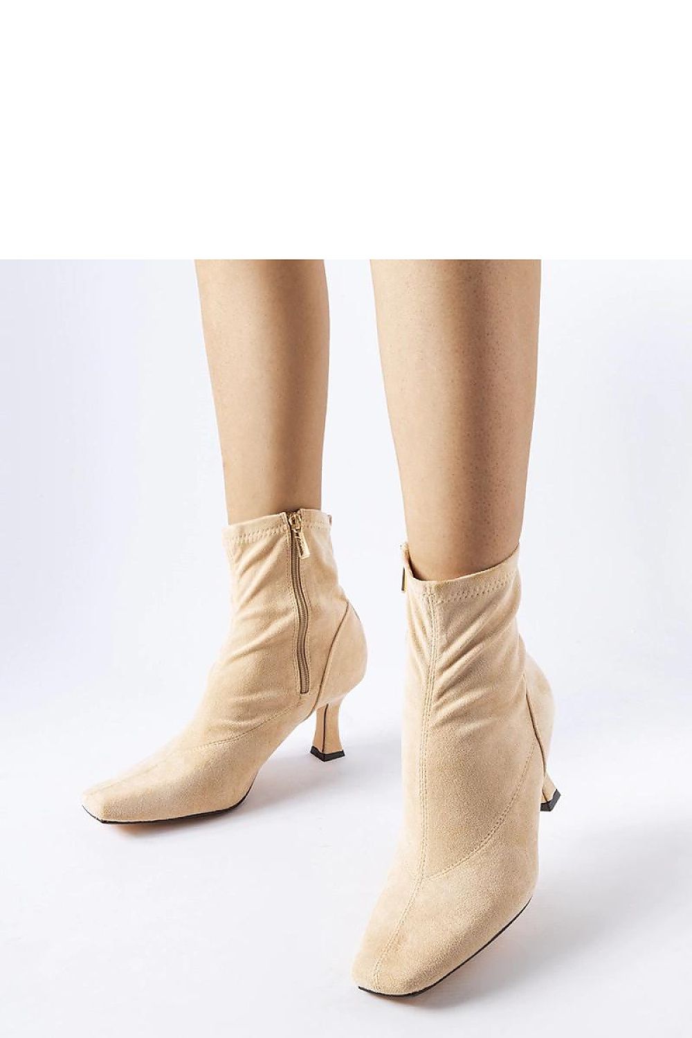 Batai su kulnu model 204739 Solea