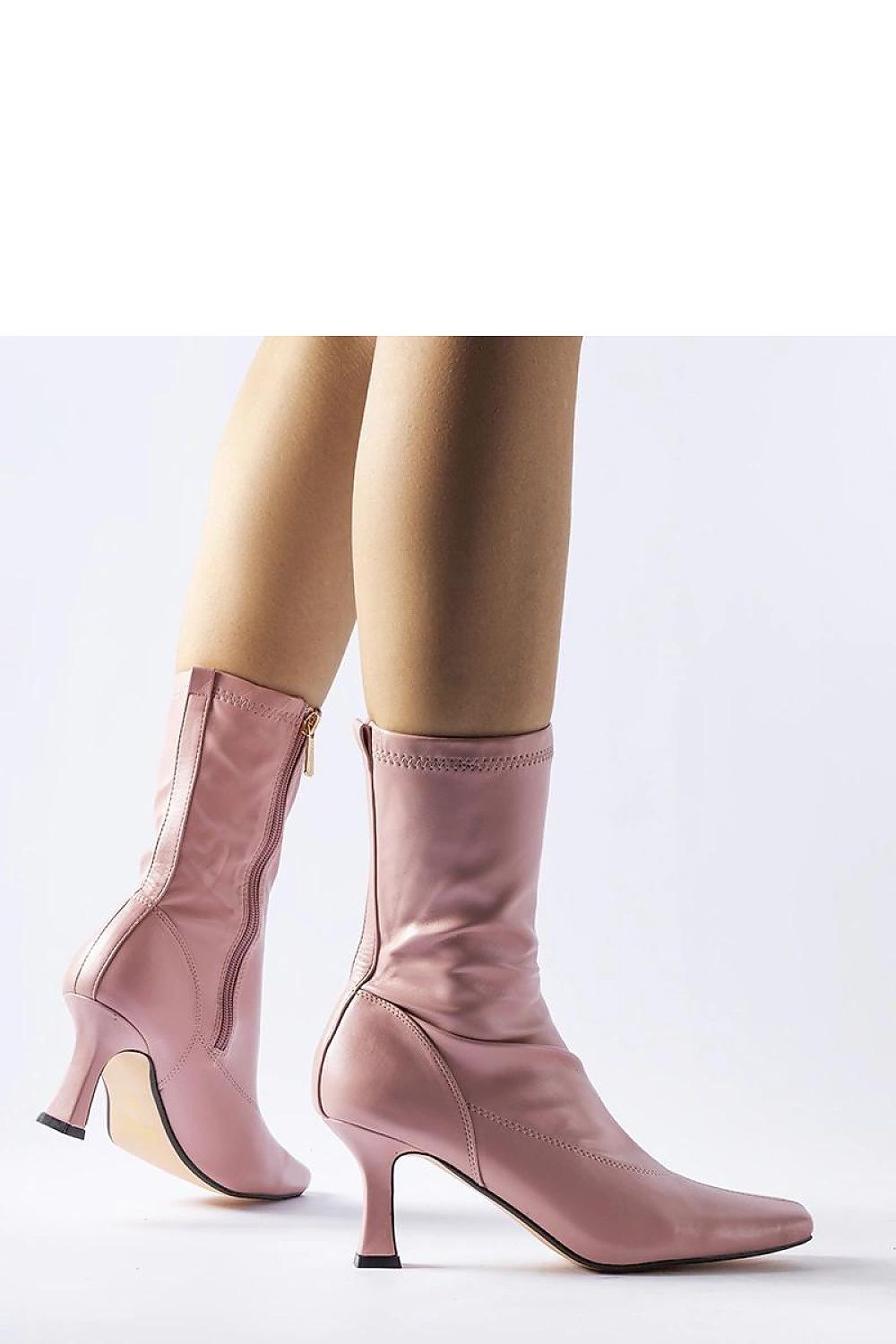 Batai su kulnu model 204740 Solea