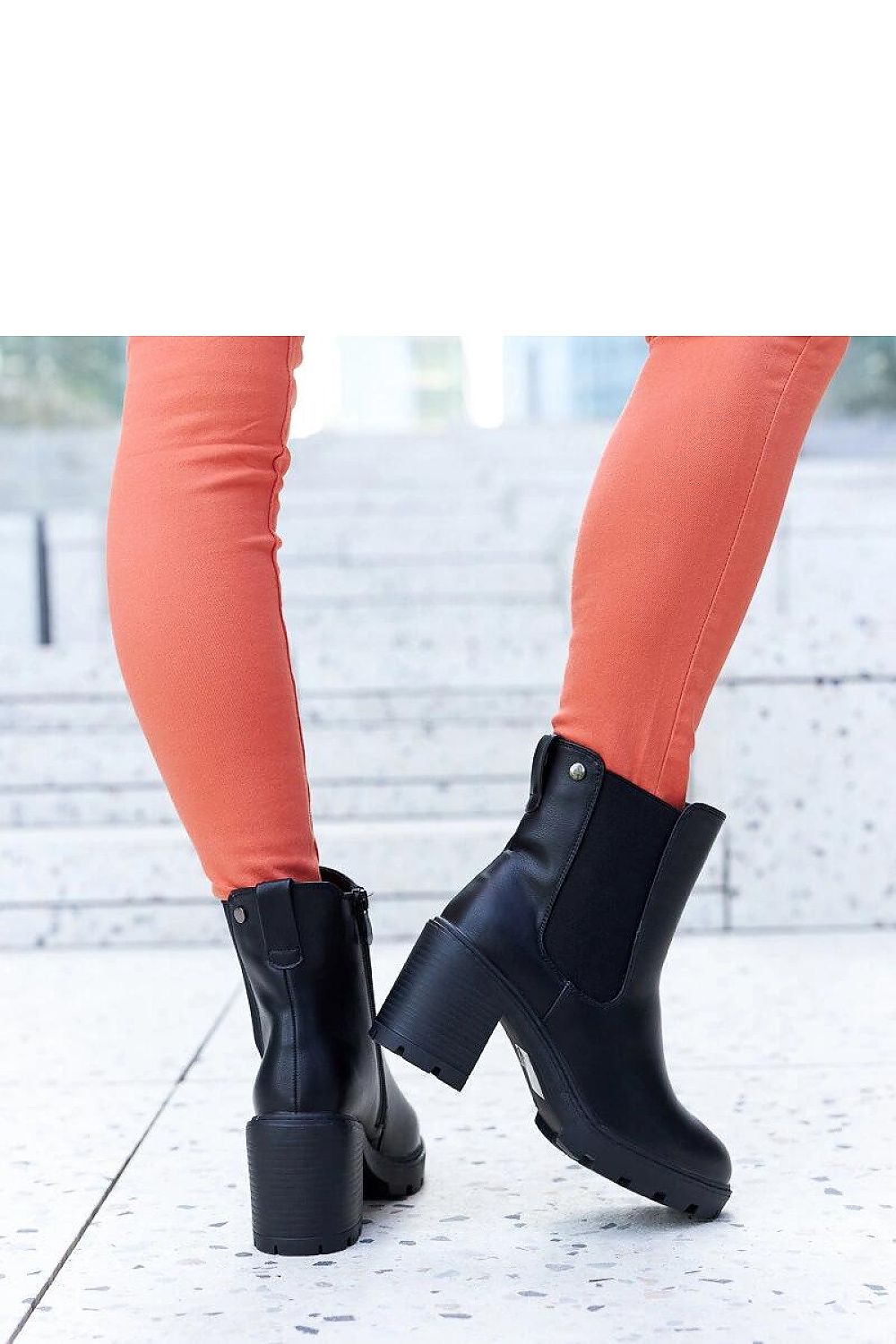 Batai su kulnu model 204766 Solea