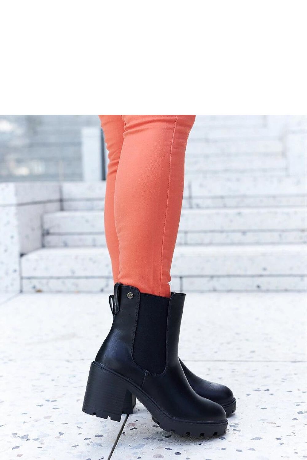 Batai su kulnu model 204766 Solea