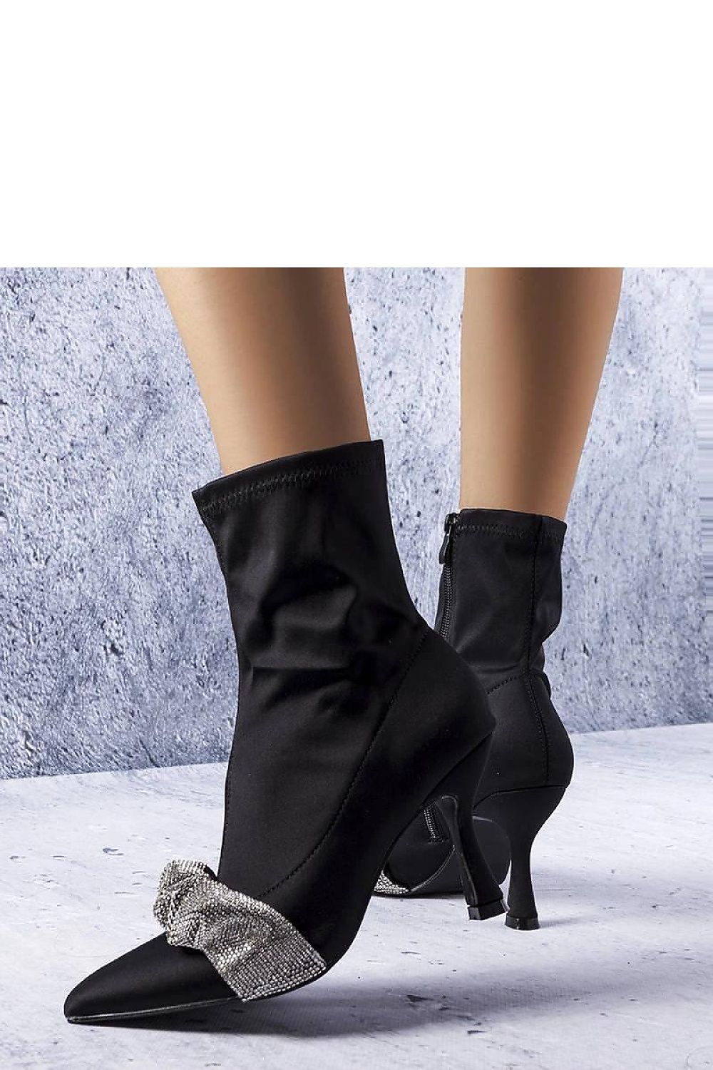 Batai su kulnu model 204774 Solea