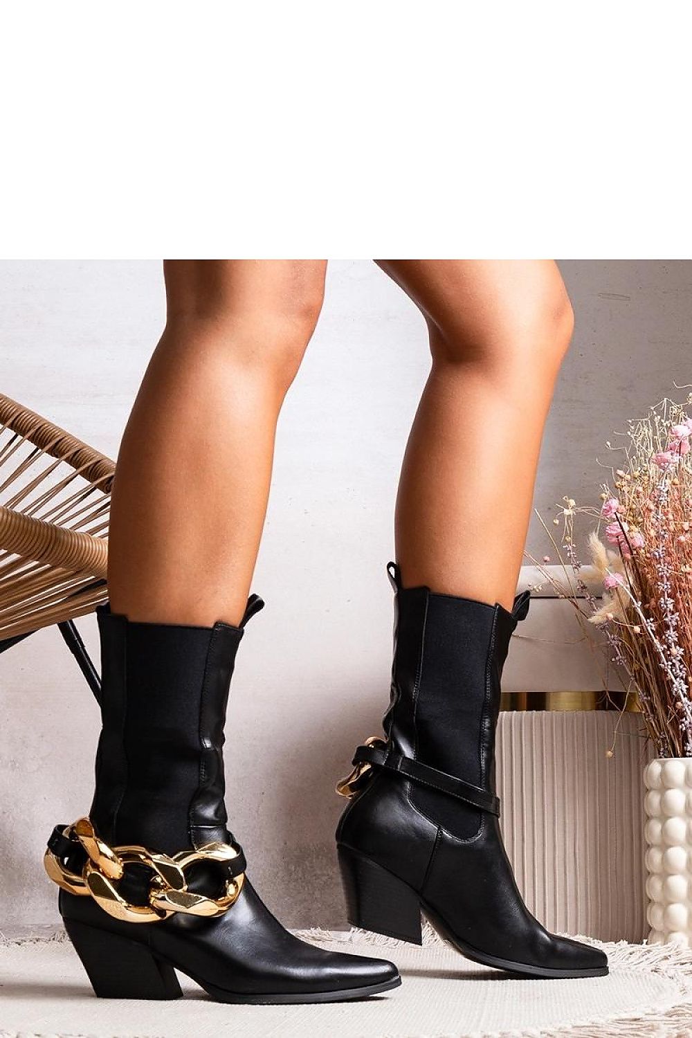 Batai su kulnu model 204777 Solea
