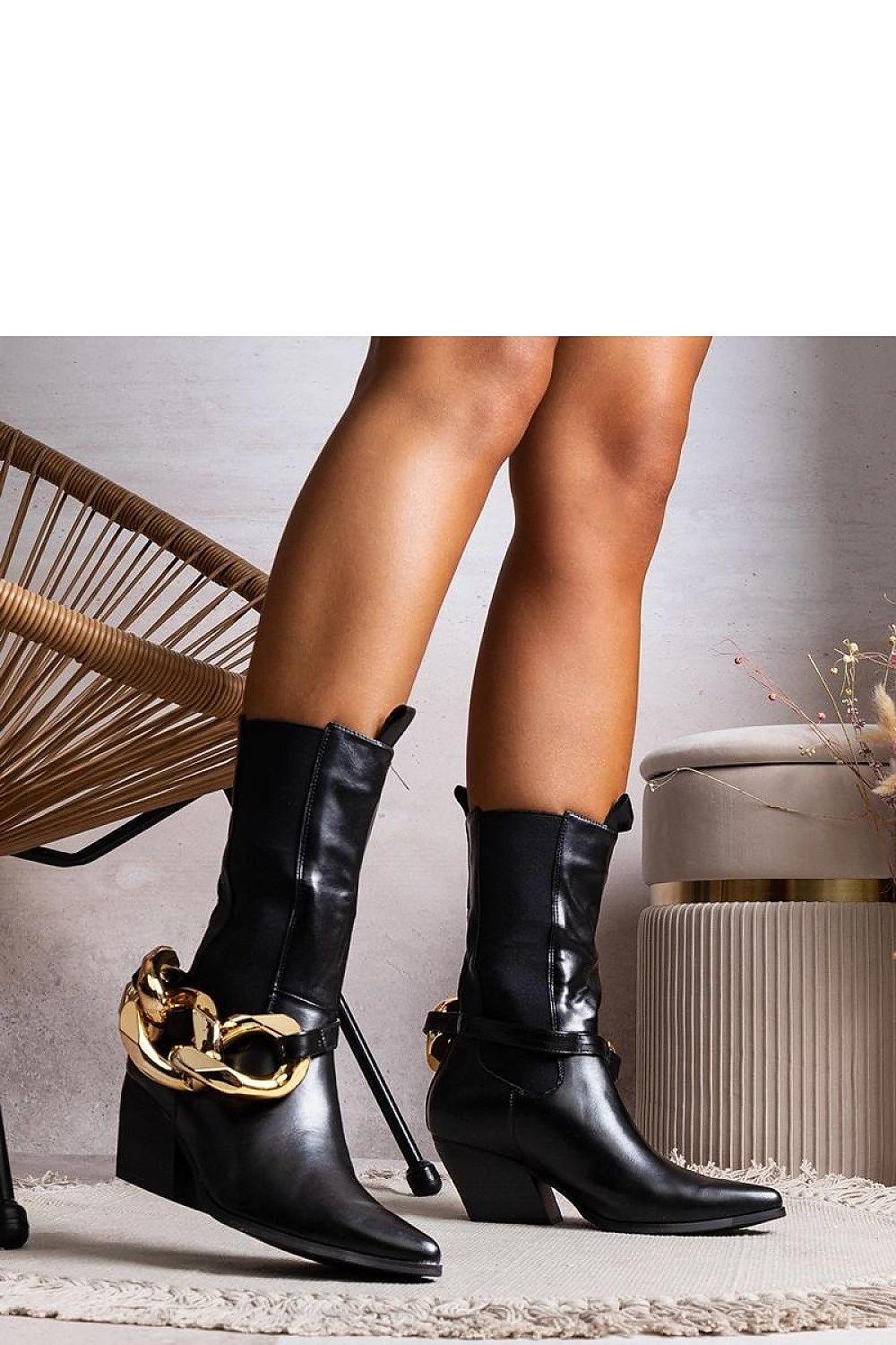 Batai su kulnu model 204777 Solea