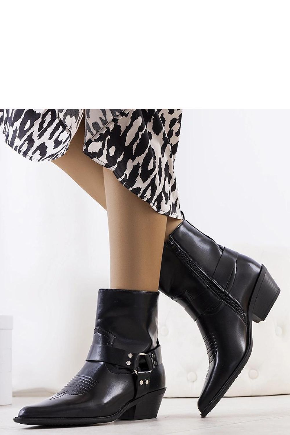 Batai su kulnu model 204782 Solea