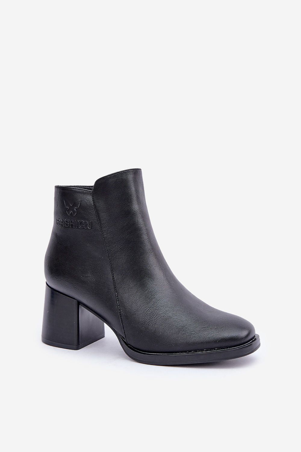 Batai su kulnu model 204786 Step in style
