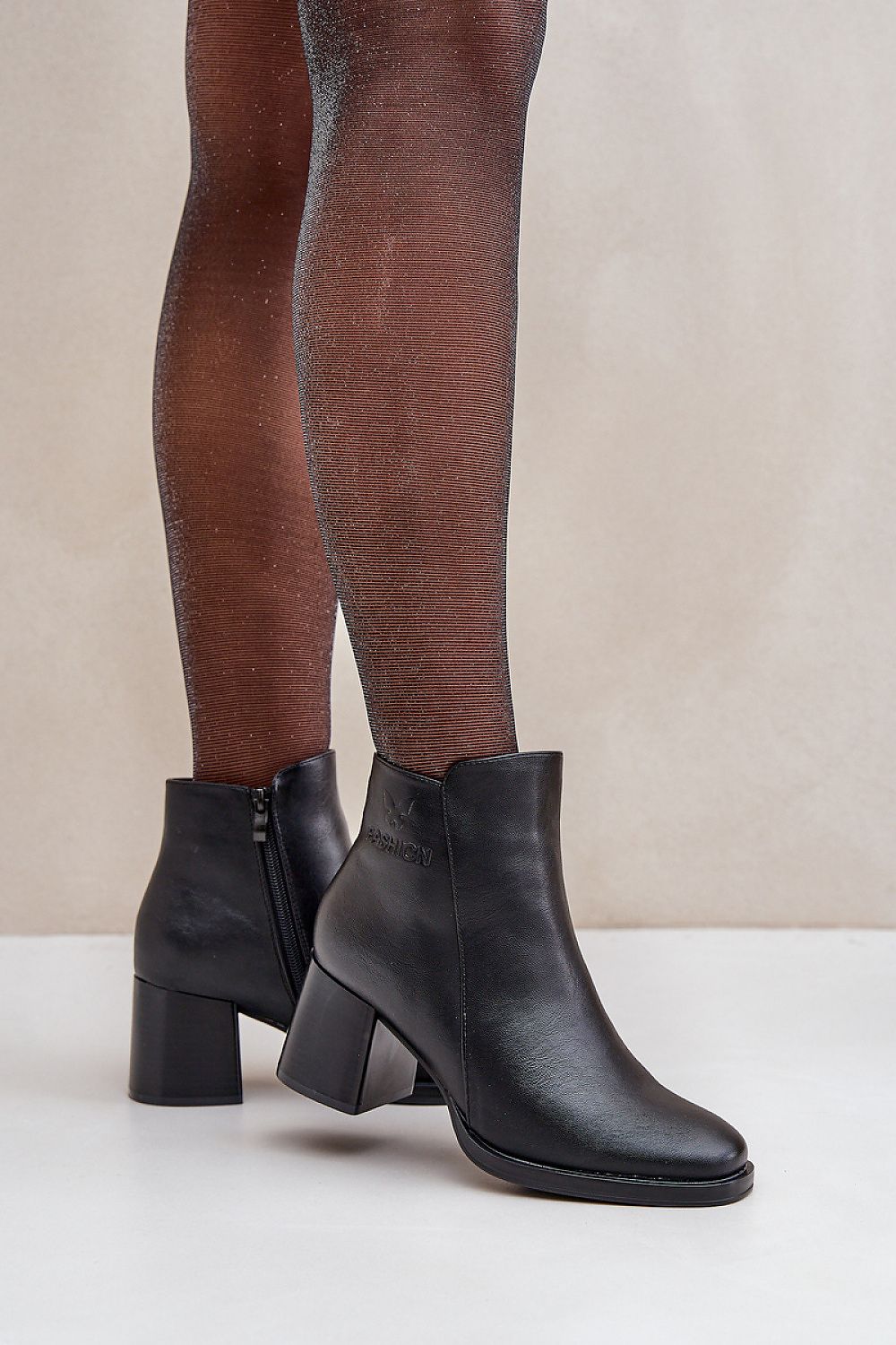Batai su kulnu model 204786 Step in style