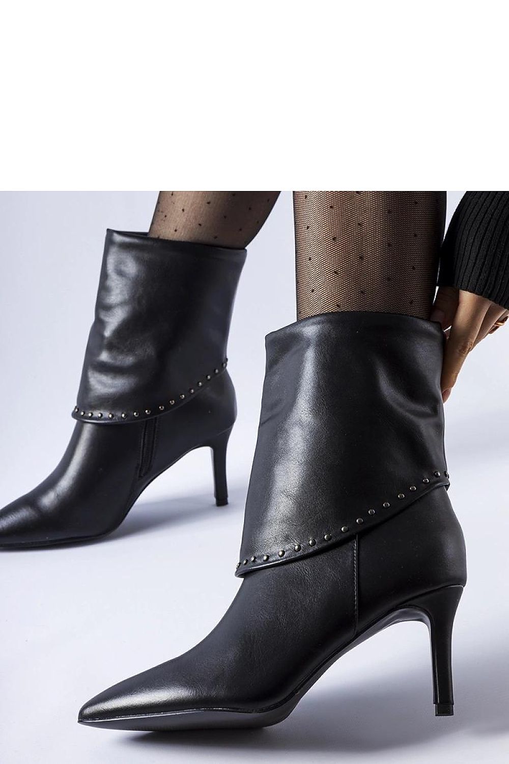 Batai su kulnu model 204820 Solea
