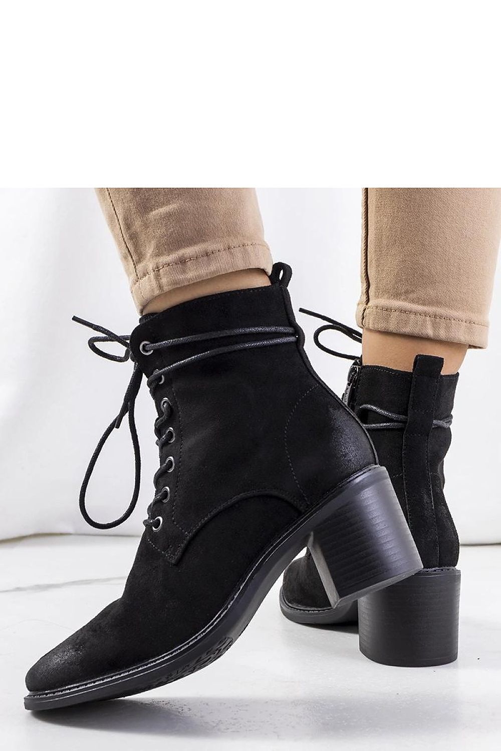 Batai su kulnu model 204856 Solea