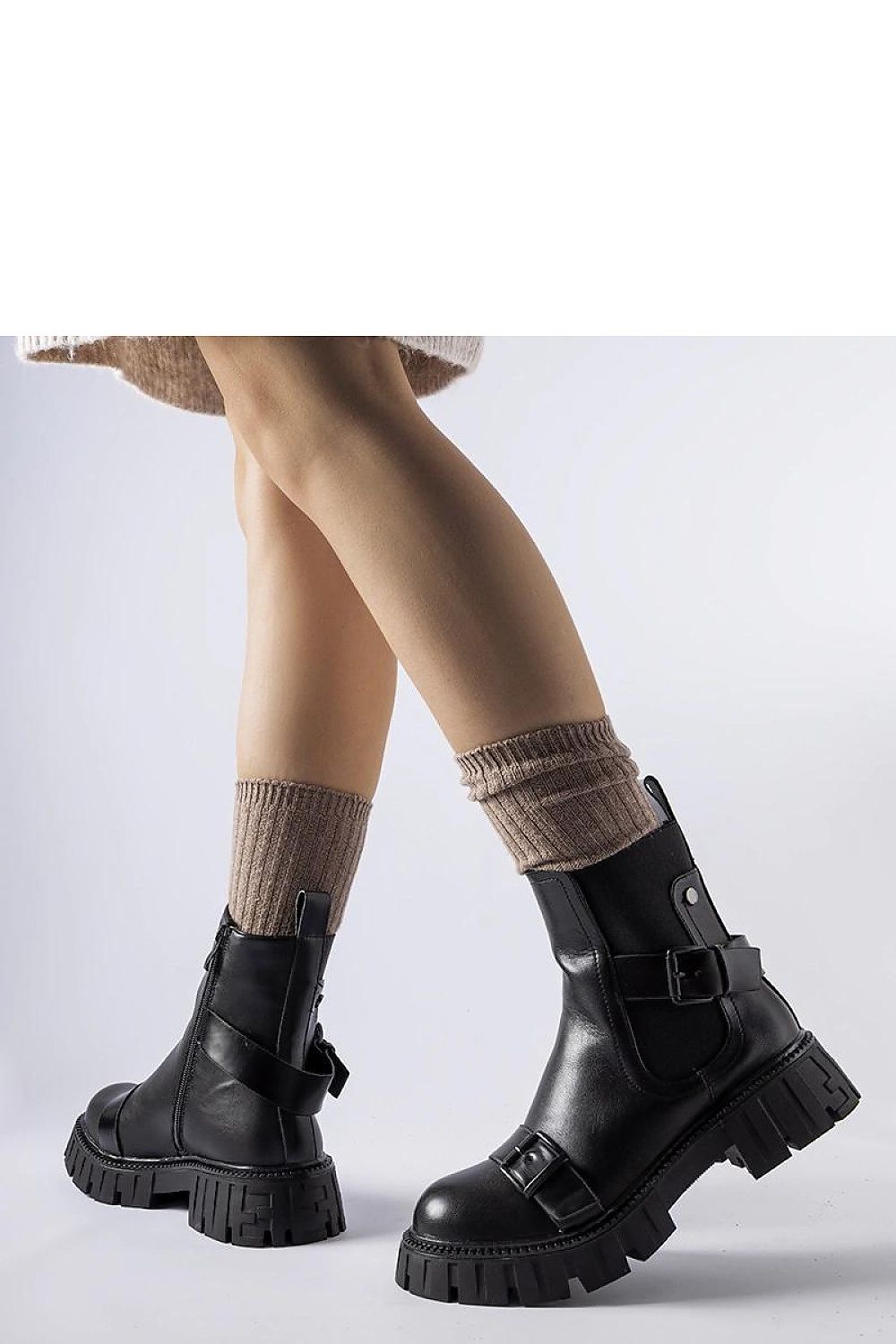 Batai su kulnu model 205078 Solea