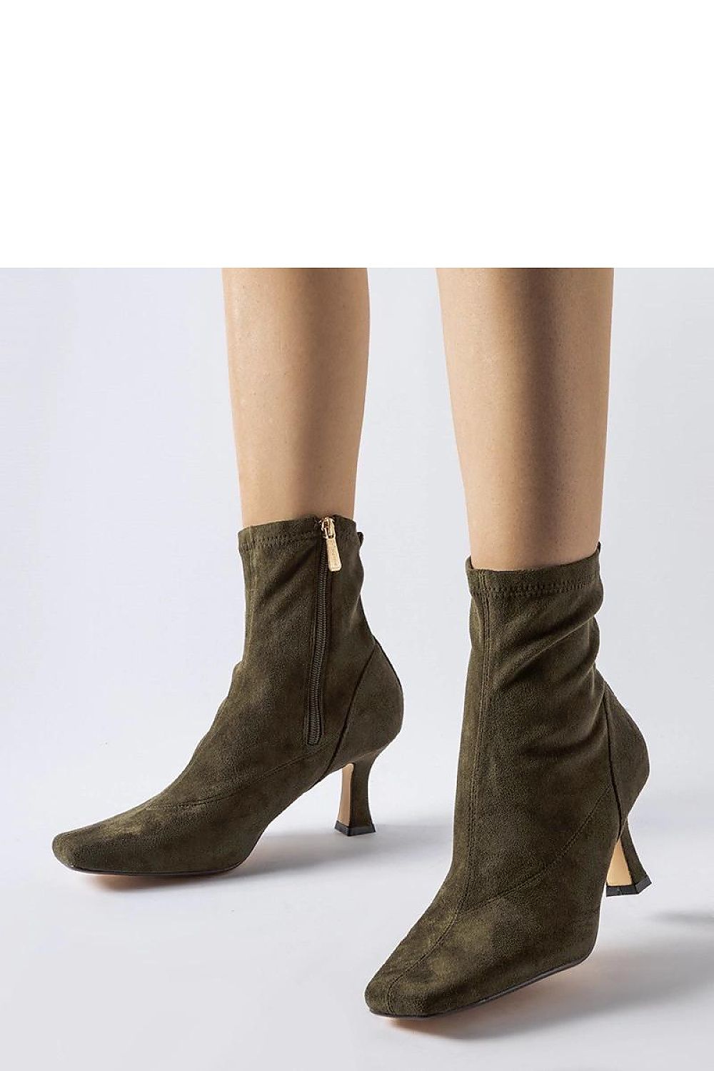 Batai su kulnu model 205090 Solea