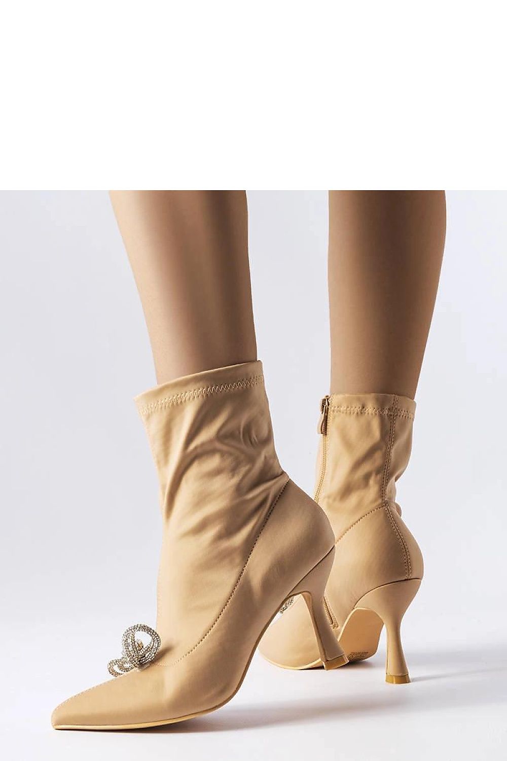 Batai su kulnu model 205128 Solea