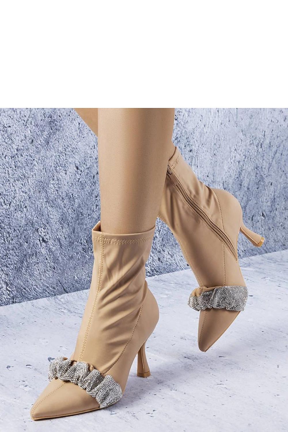 Batai su kulnu model 205130 Solea