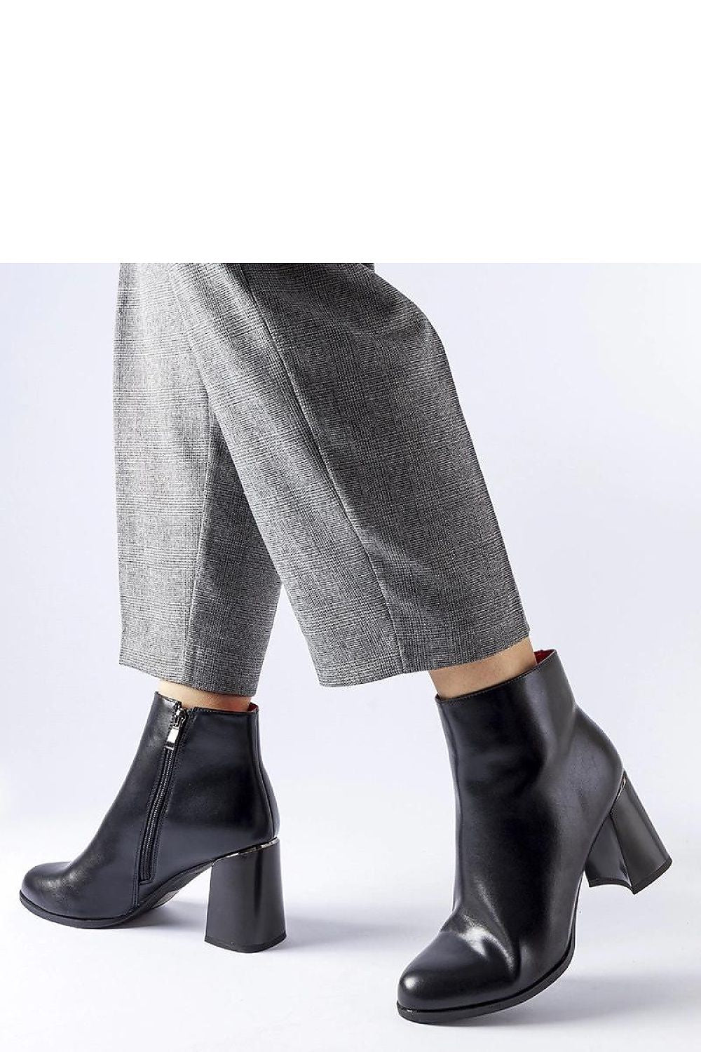 Batai su kulnu model 205849 Solea