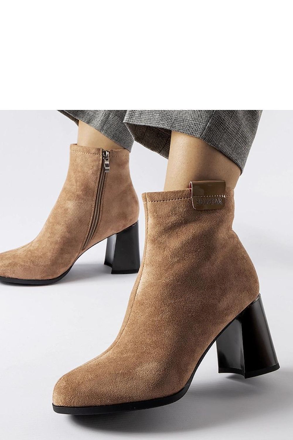 Batai su kulnu model 205851 Solea