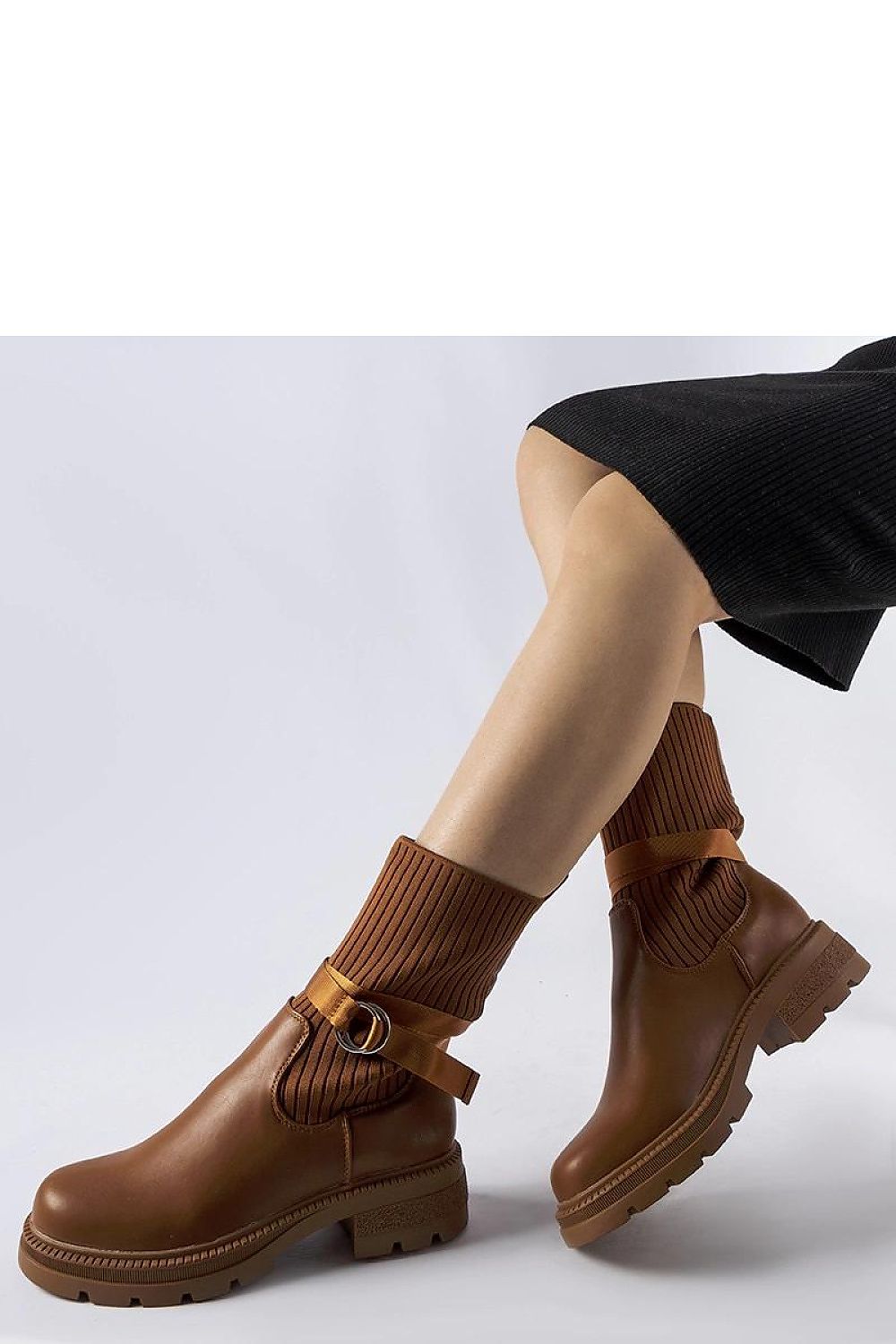 Batai su kulnu model 206486 Solea