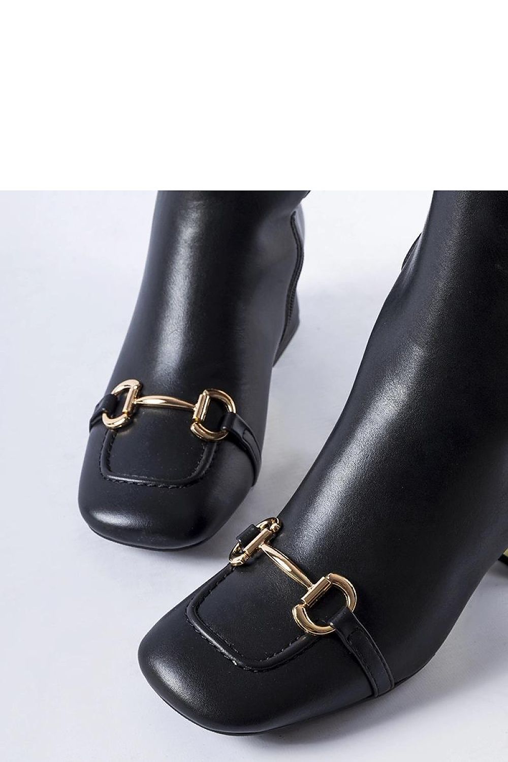 Batai su kulnu model 206502 Solea