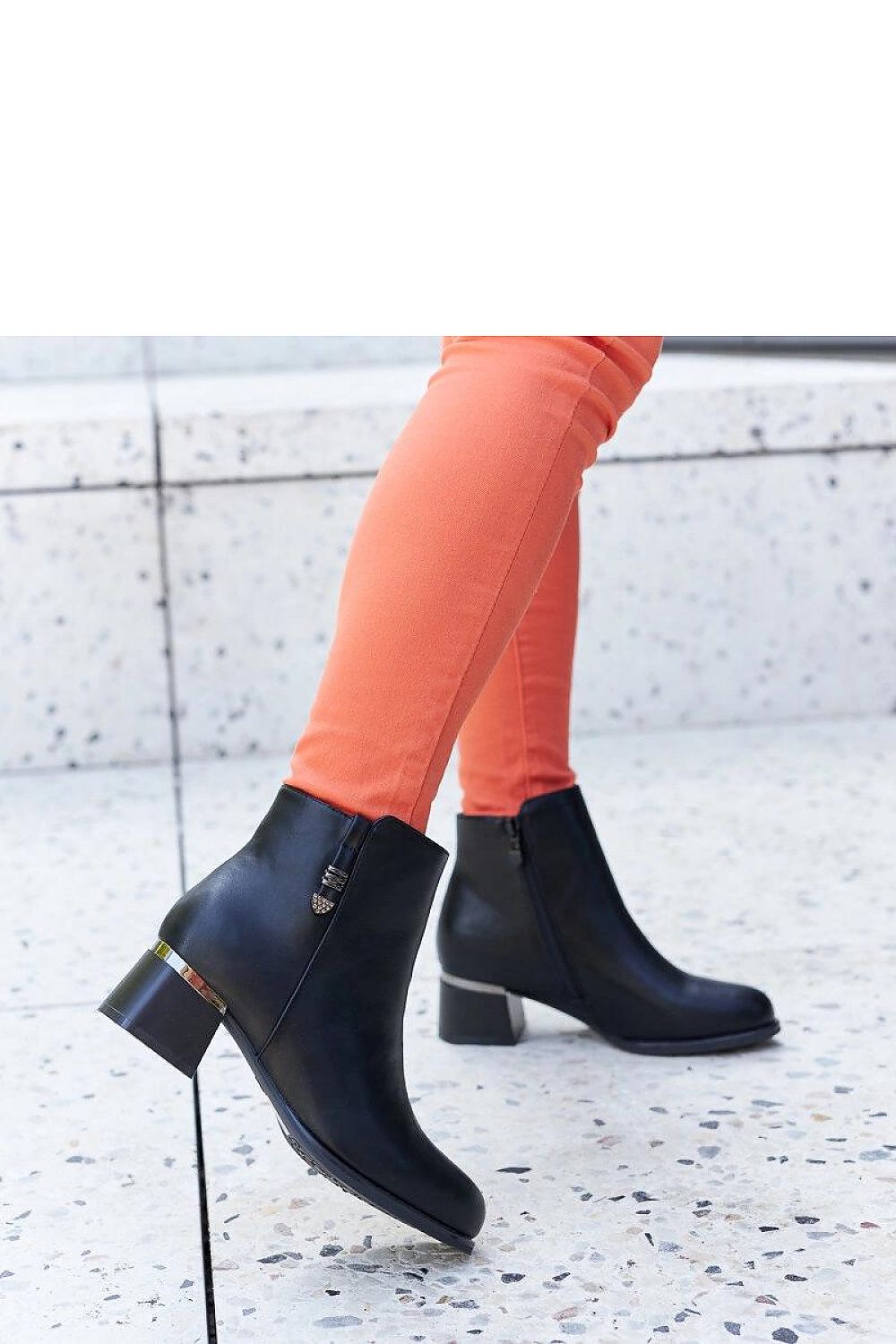 Batai su kulnu model 206548 Solea