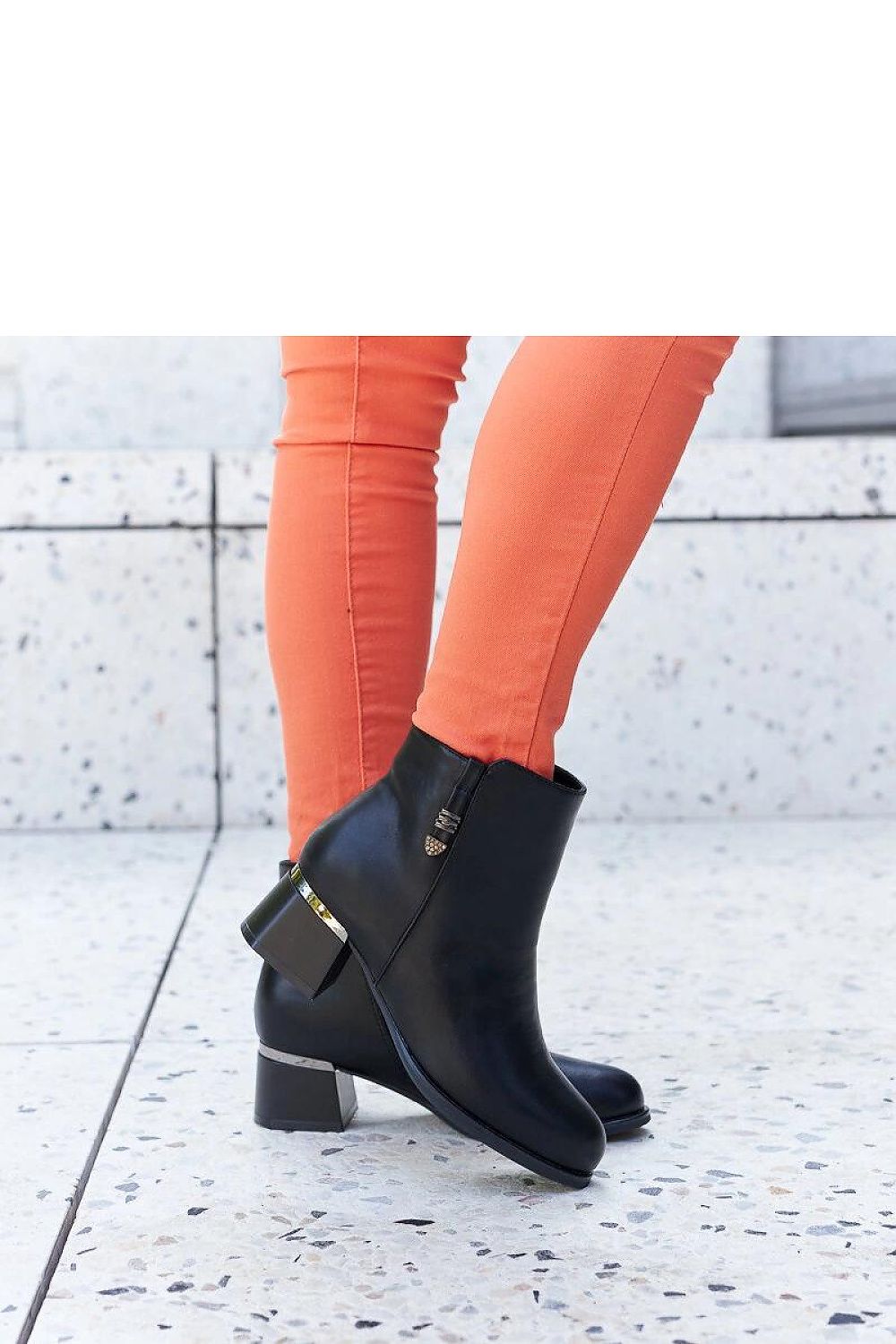 Batai su kulnu model 206548 Solea