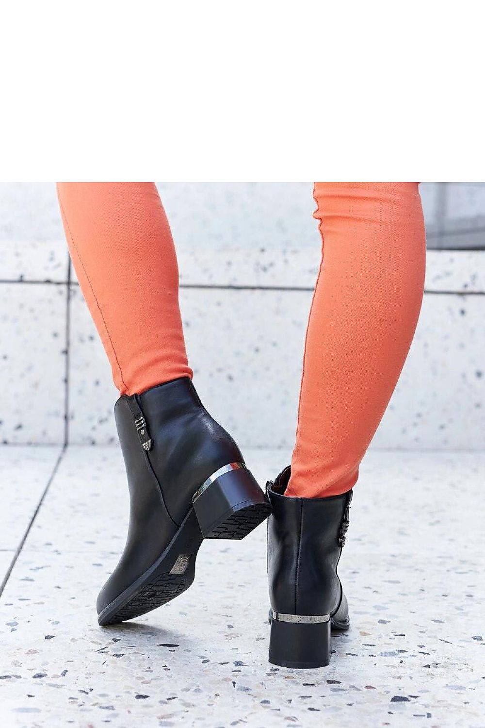 Batai su kulnu model 206548 Solea