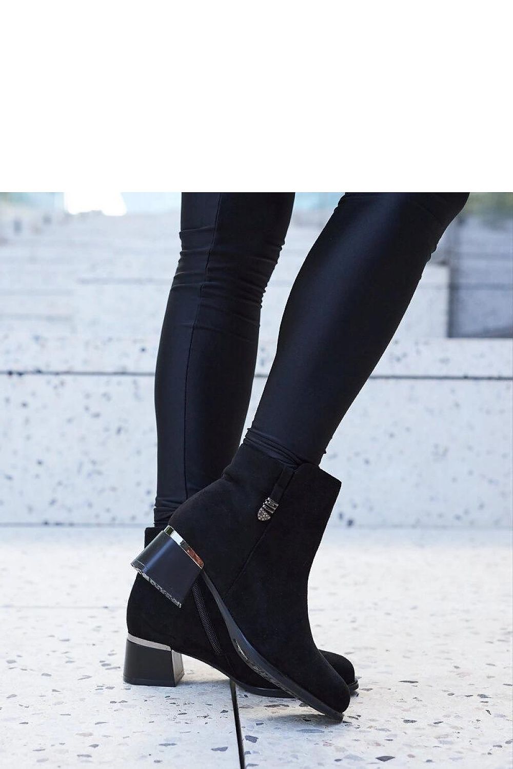 Batai su kulnu model 206549 Solea