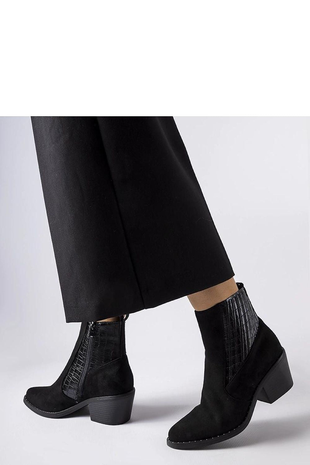 Batai su kulnu model 206554 Solea