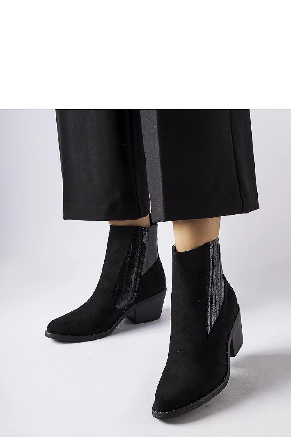 Batai su kulnu model 206554 Solea