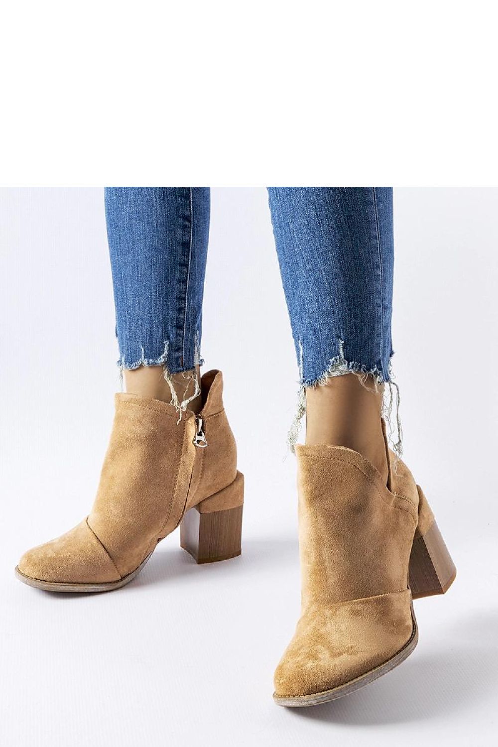Batai su kulnu model 206573 Solea