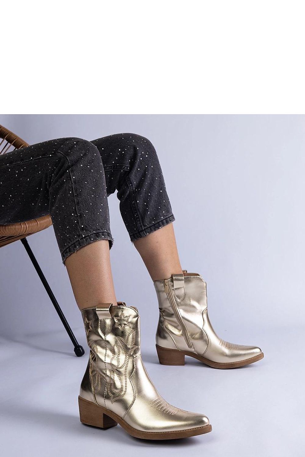 Batai su kulnu model 207038 Solea