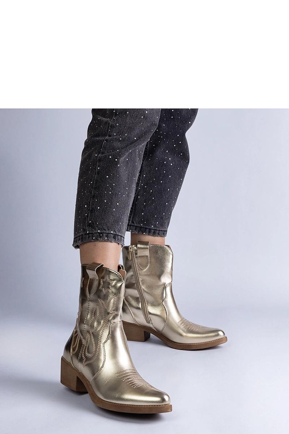 Batai su kulnu model 207038 Solea