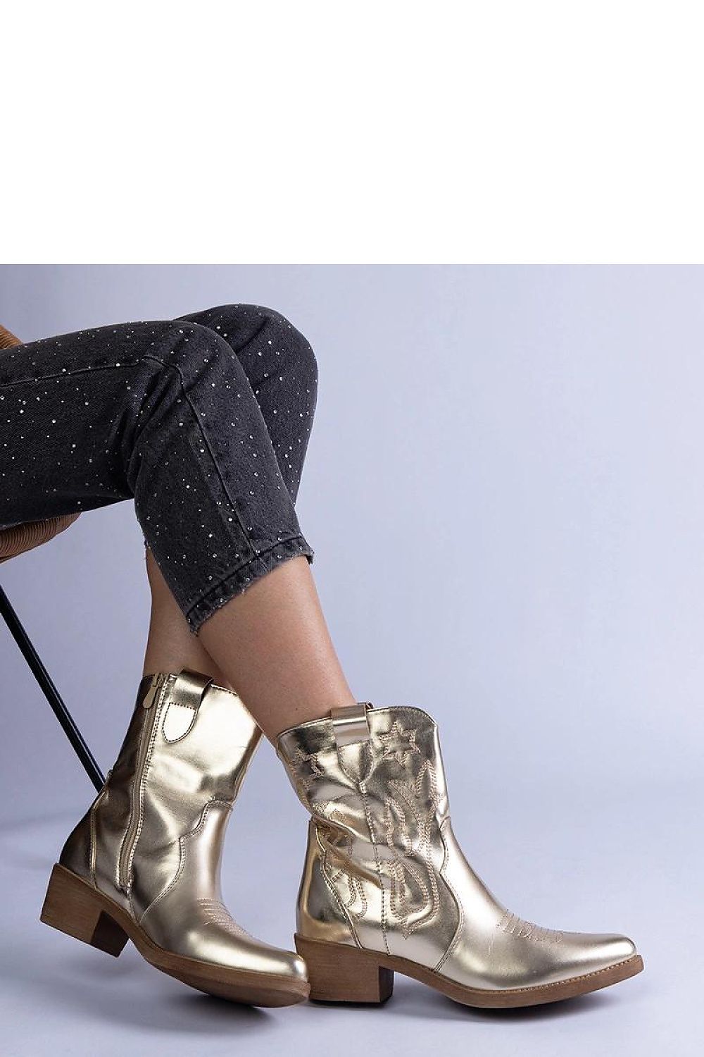 Batai su kulnu model 207038 Solea