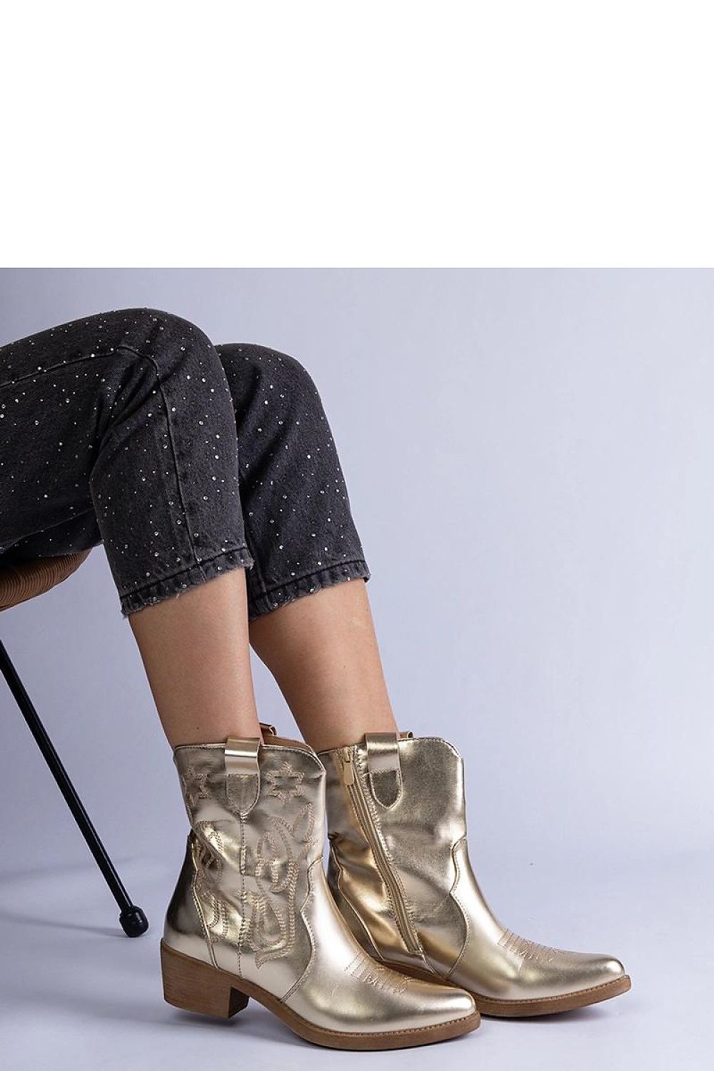 Batai su kulnu model 207038 Solea