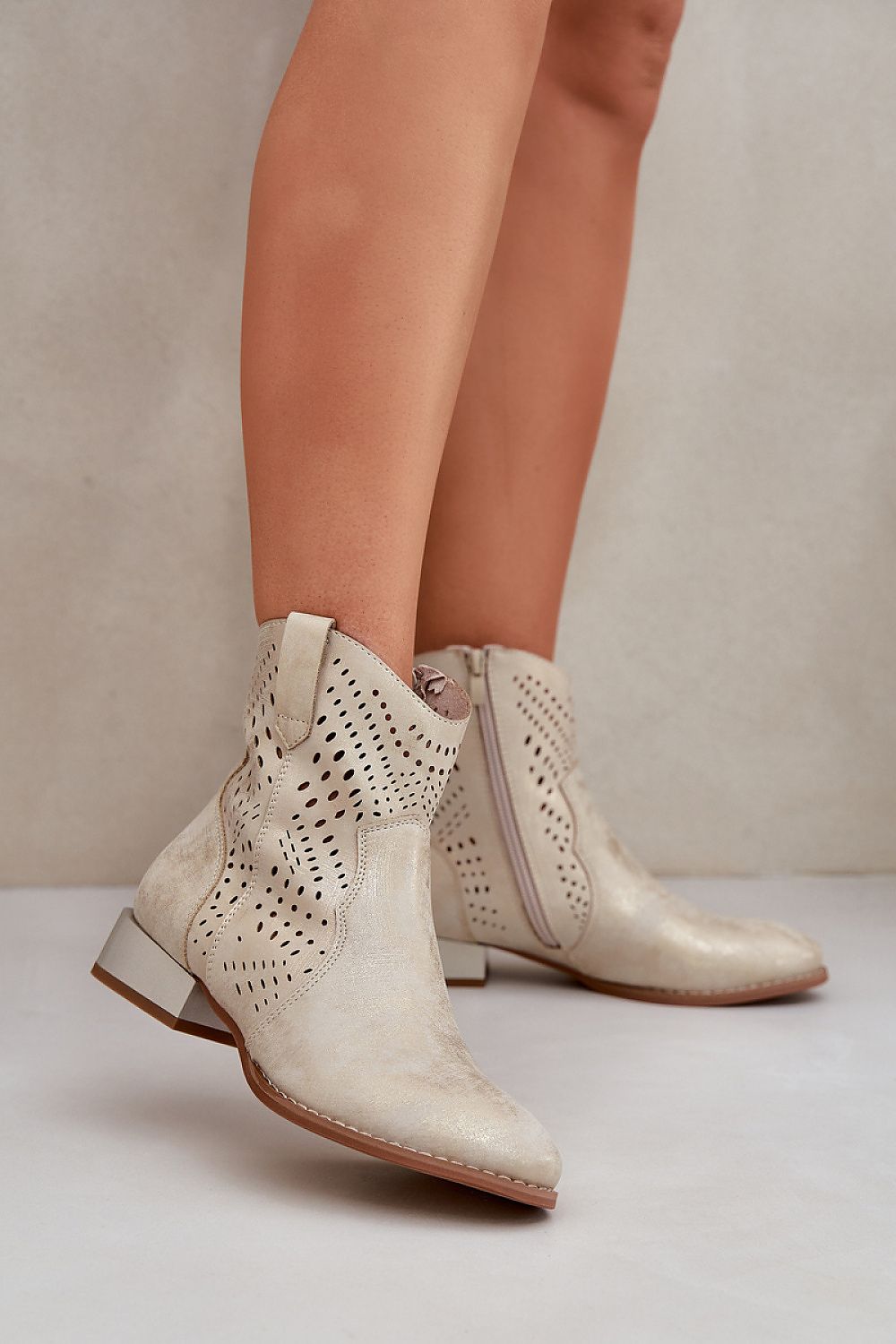 Batai su kulnu model 208462 Step in style