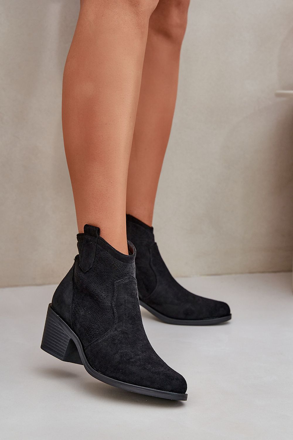 Batai su kulnu model 208467 Step in style